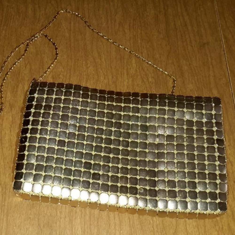 GOLD ALUMINUM MESH CROSSBODY PURSE